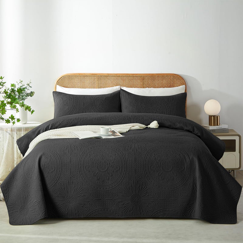 WURUIBO Black King/Cal King Quilt Bedding Set  3 Pieces Lightweight Bedspreads with Pillow Shams  Microfiber Modern Thin Coverlet  Summer Quilted Comforter for All Season (1 Quilt  2 Shams) - Image 1